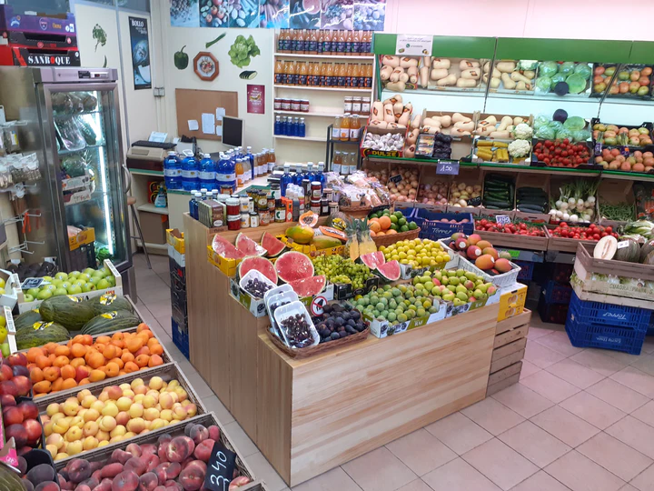 Interior de la tenda de Fruites Rabaneda